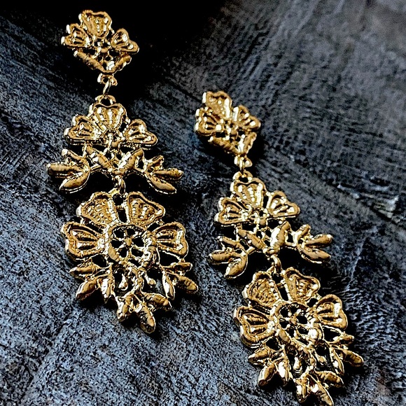 NEW Golden Lace Dangle Earrings - Picture 3 of 8